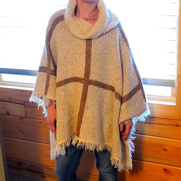 Daytrip Sweaters - PONCHO